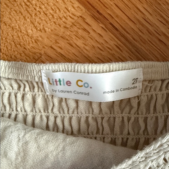 Elegant Cream Kids Dress with Floral Design - Picture 2 of 3